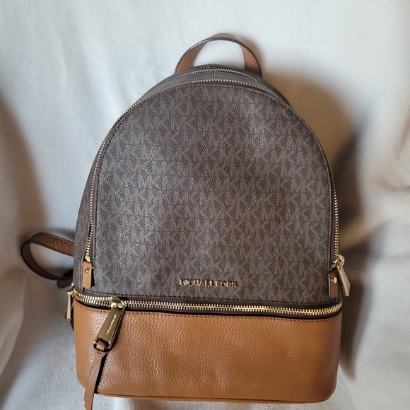 Michael Kors Acorn Brown backpack - Picture 2 of 14